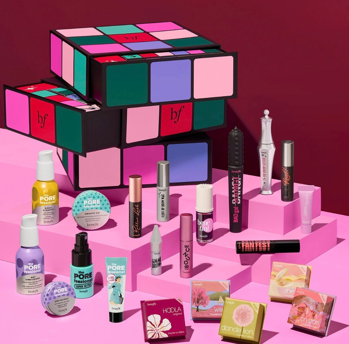 BENEFIT COSMETICS HOLIDAY ADVENT CALENDAR GLAM CUBE (SET DE MAQUILLAJE Y CUIDADO DE LA PIEL)